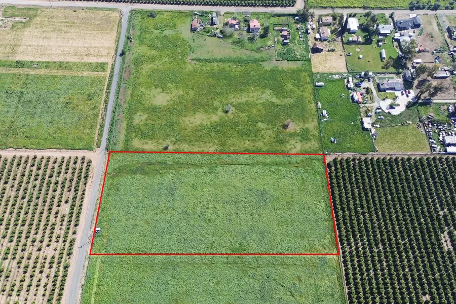 W Baker Street, Porterville, CA 93257 - #3