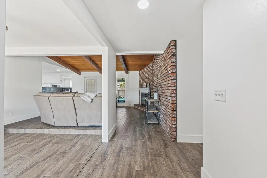 3230 W Pryor Avenue, Visalia, CA 93277 - #3