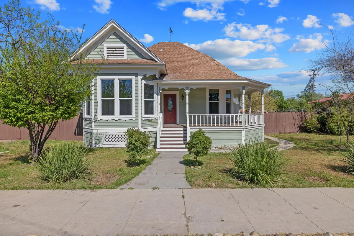 220 NW 1st Avenue, Visalia, CA 93291 - #1