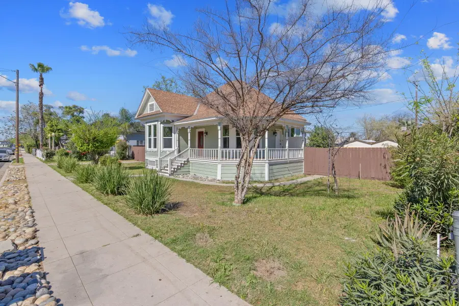 220 NW 1st Avenue, Visalia, CA 93291 - #3
