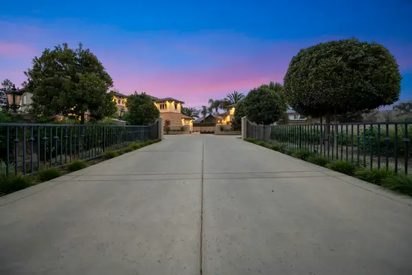 1742 N Pratos Street, Visalia, CA 93291