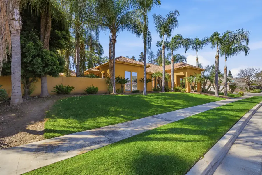 2135 SE Cottonwood Circle, Visalia, CA 93277 - #2