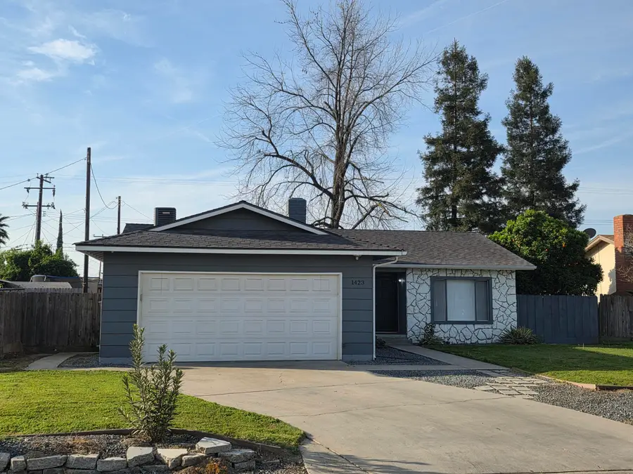1423 W Wren Avenue, Visalia, CA 93291 - #2