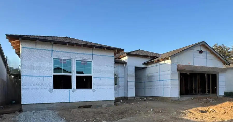 313 Windsor Street, Exeter, CA 93221 - #2