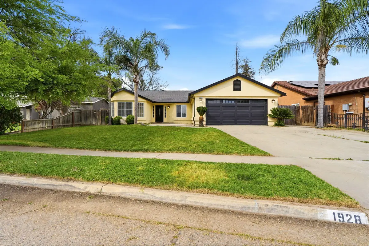 1928 W Merritt Avenue W, Tulare, CA 93274 - #1