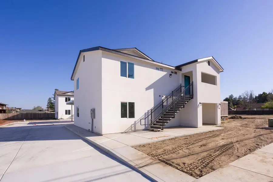 142 E Vandalia Avenue, Porterville, CA 93257 - #2