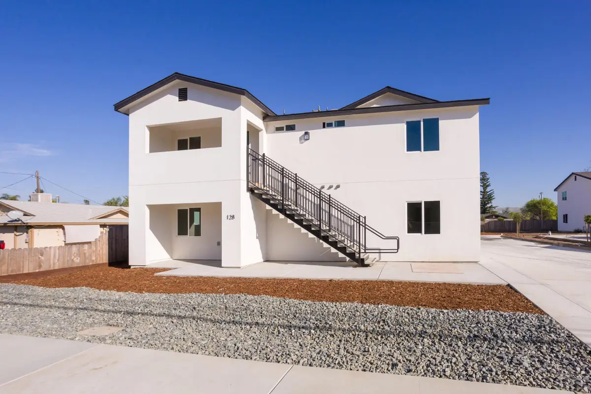 128 E Vandalia Avenue, Porterville, CA 93257 - #1