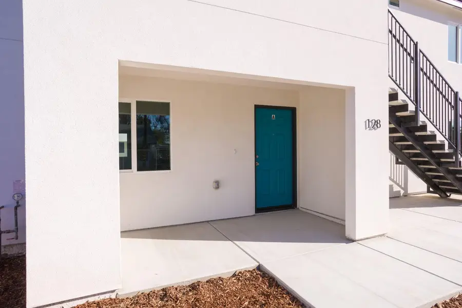 128 E Vandalia Avenue, Porterville, CA 93257 - #2