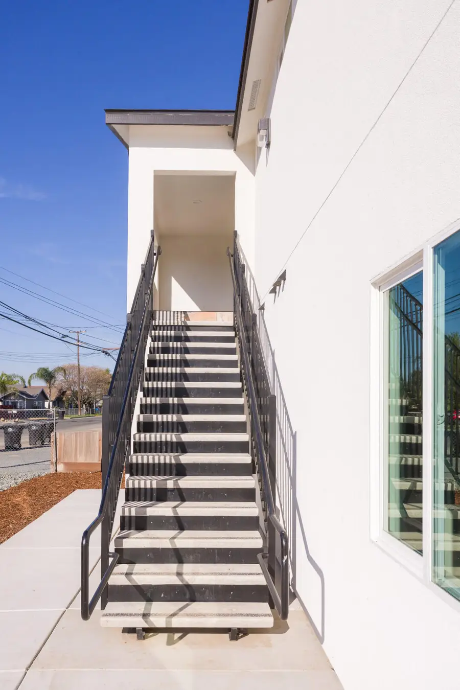 128 E Vandalia Avenue, Porterville, CA 93257 - #3