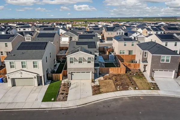 8916 Savona Lane, Shafter, CA 93314