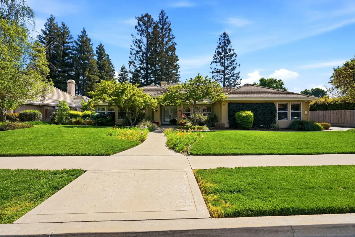 2134 SW Cottonwood Circle, Visalia, CA 93277 - #1