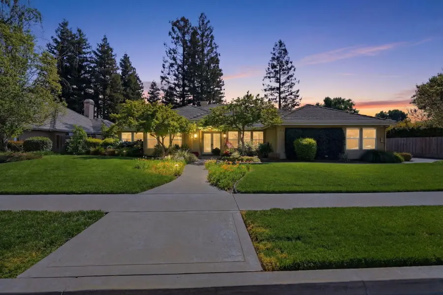 2134 SW Cottonwood Circle, Visalia, CA 93277 - #2