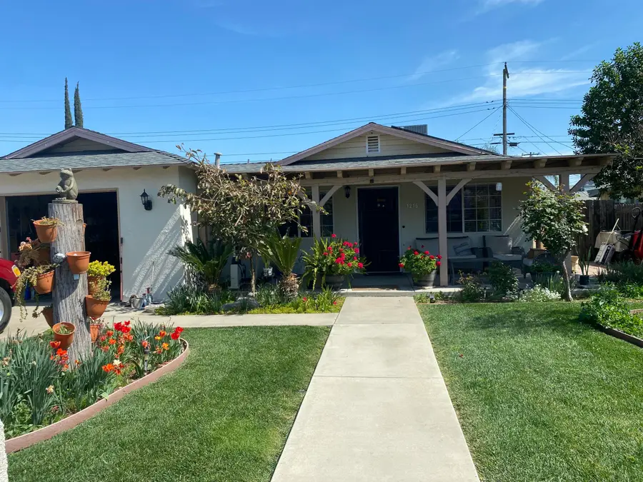 1216 N Stover Street, Visalia, CA 93292 - #2