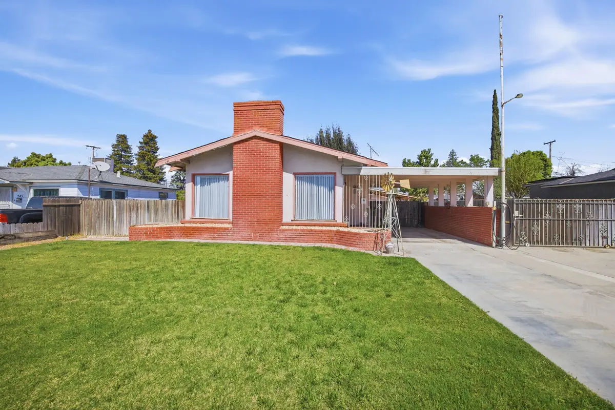239 W Adelaide Way, Dinuba, CA 93618 - #1