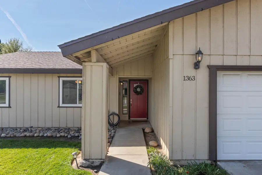 1363 Stanford Place, Hanford, CA 93230 - #2