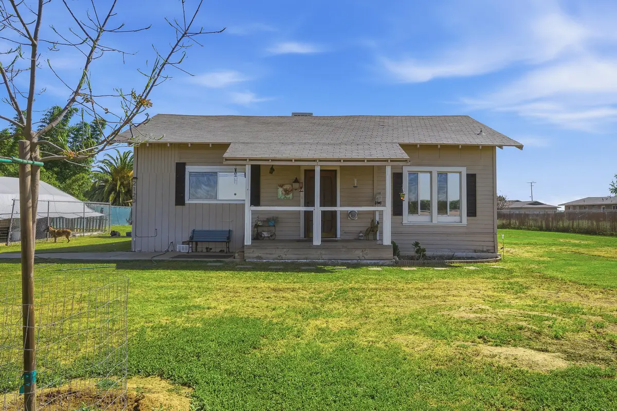 2120 S Kaweah Avenue, Exeter, CA 93221 - #1