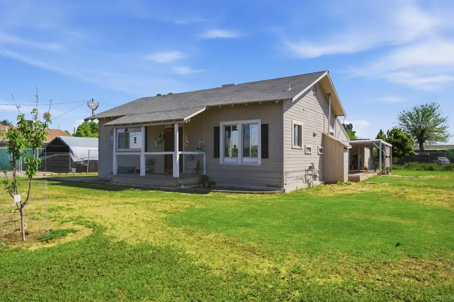 2120 S Kaweah Avenue, Exeter, CA 93221 - #3