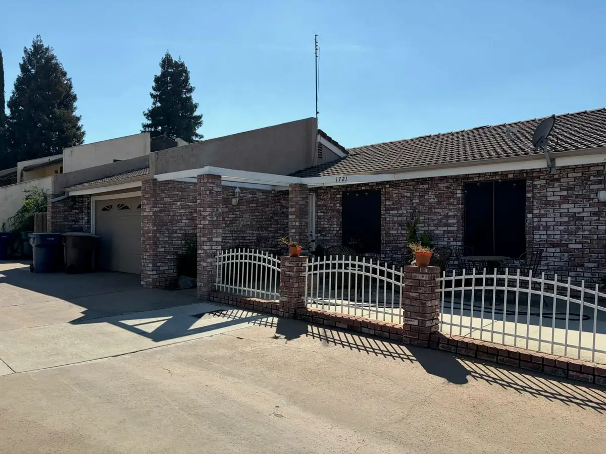 1721 E Cross Avenue, Tulare, CA 93274 - #1