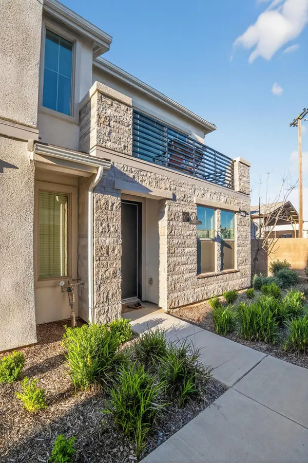 10970 N Honeysuckle Drive, Fresno, CA 93730