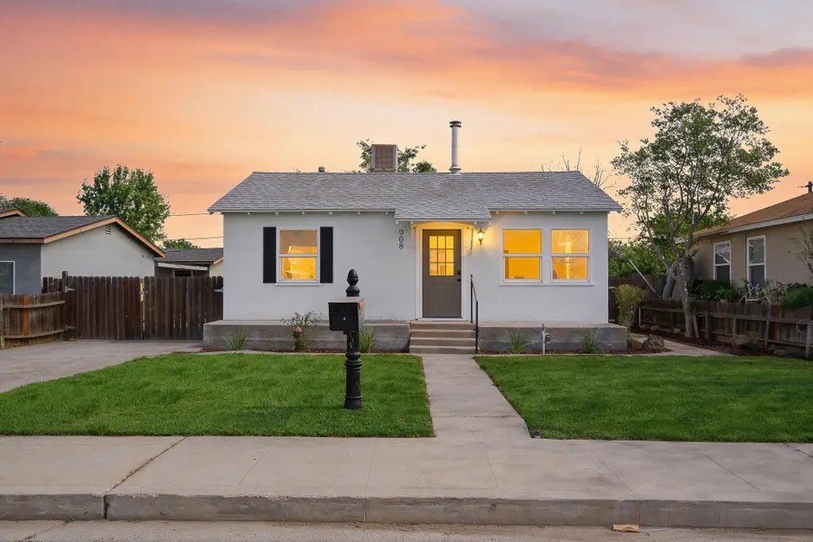 908 S Clark Street, Visalia, CA 93292 - #2