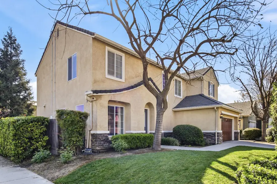 1242 N Julieann Street, Visalia, CA 93291 - #2