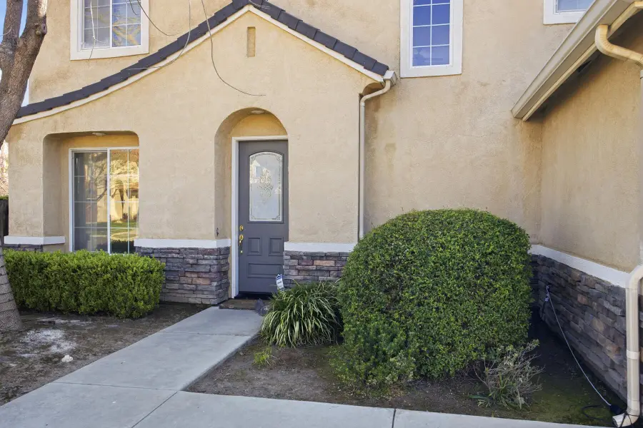 1242 N Julieann Street, Visalia, CA 93291 - #3