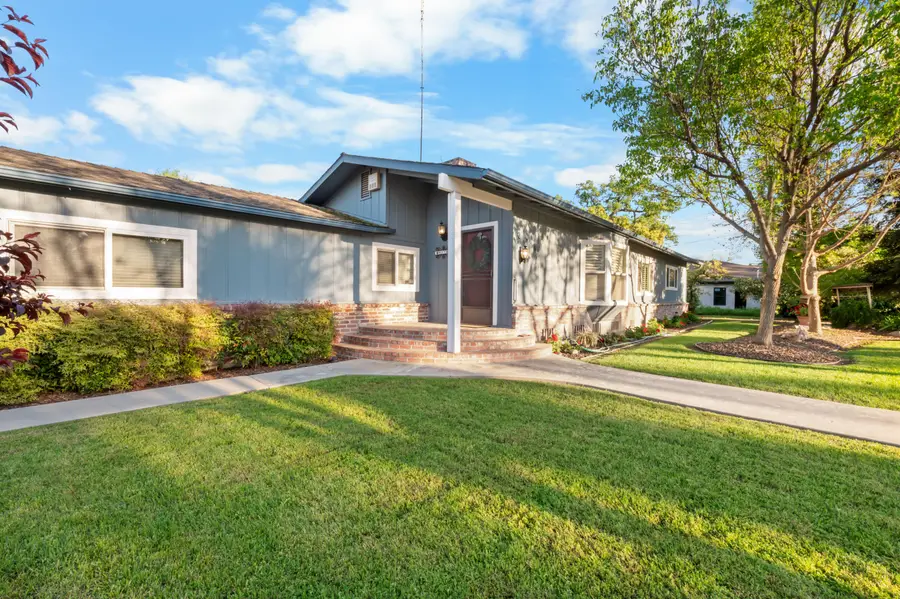 214 N Linwood Street, Visalia, CA 93291 - #2