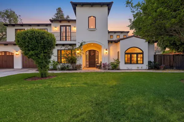 3939 W Robinwood Court W, Visalia, CA 93291