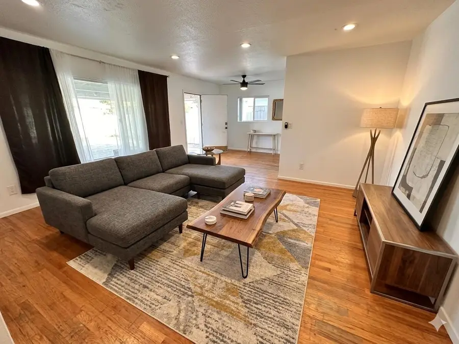 1008 Paloma Street, Bakersfield, CA 93304 - #2