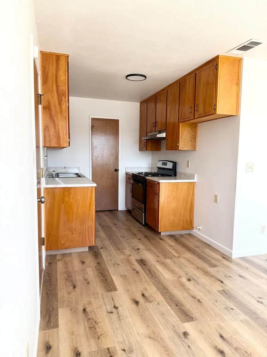 694 W Clay Avenue, Earlimart, CA 93219 - #3