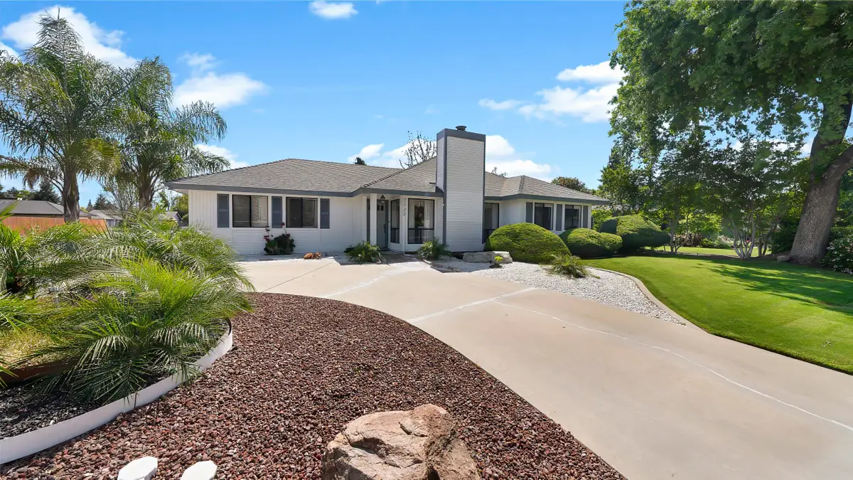 2323 E Hillcrest Avenue, Visalia, CA 93292 - #1