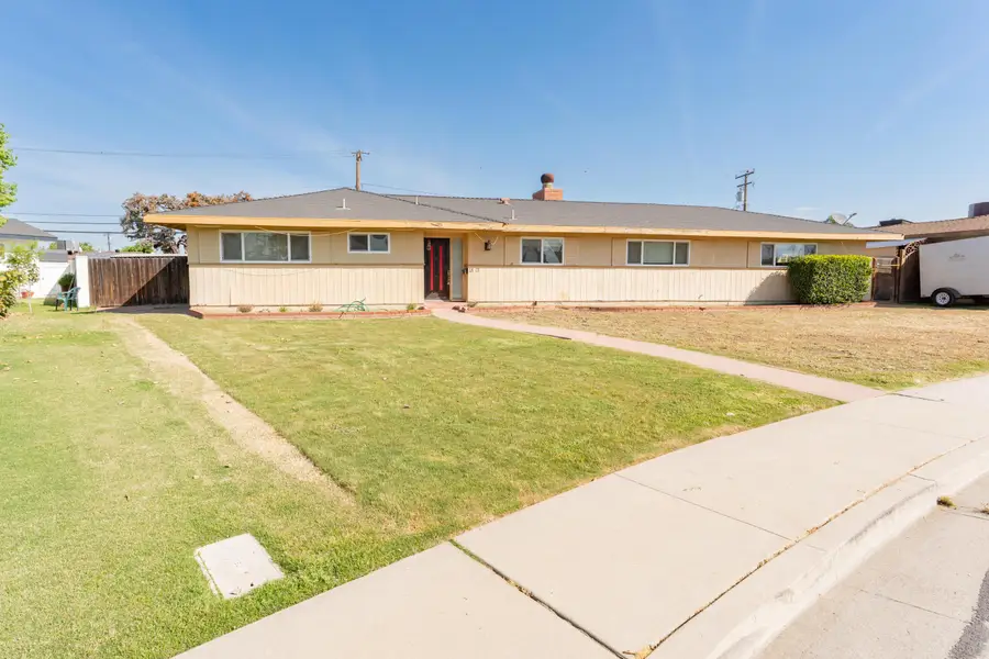 1817 8th Avenue, Delano, CA 93215 - #3