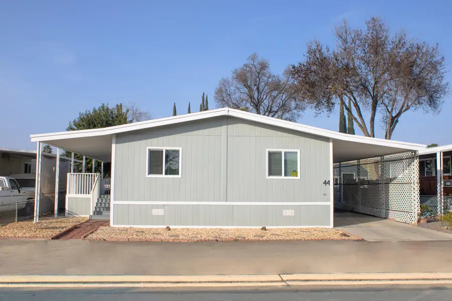 415 N Akers Street, Visalia, CA 93291 - #2