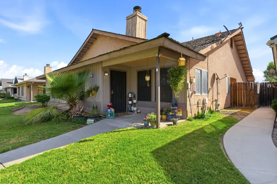 2301 N 10th Avenue, Hanford, CA 93230 - #2