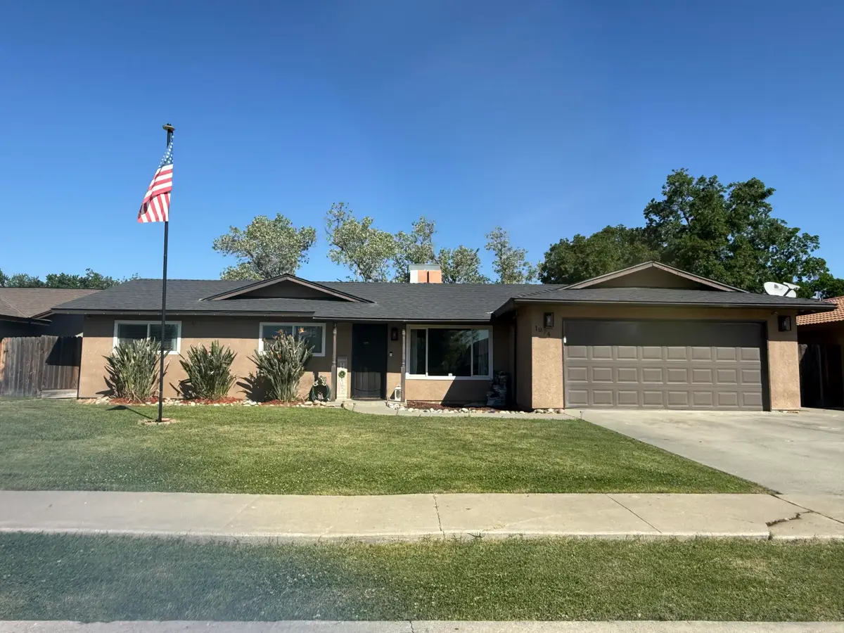 1074 Raymond Road, Hanford, CA 93230 - #1
