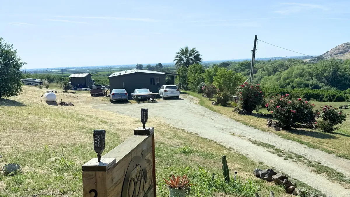 21800 Rd 258 #B, Lindsay, CA 93247 - #1