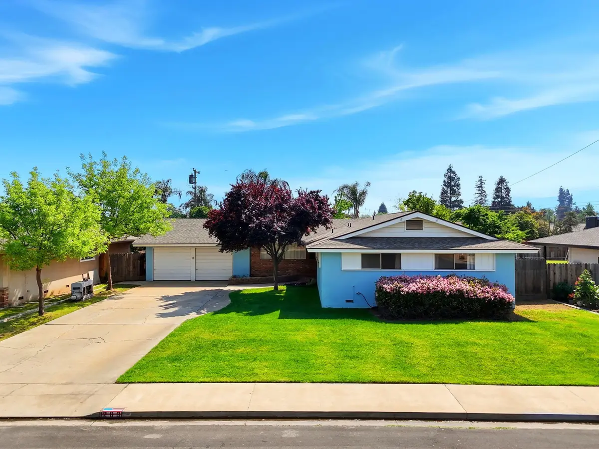 289 W Cypress Avenue, Reedley, CA 93654 - #1