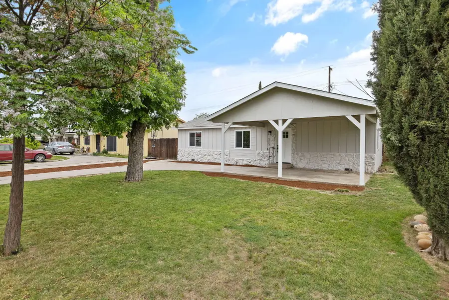 215 Lombardy Lane, Lemoore, CA 93245 - #3