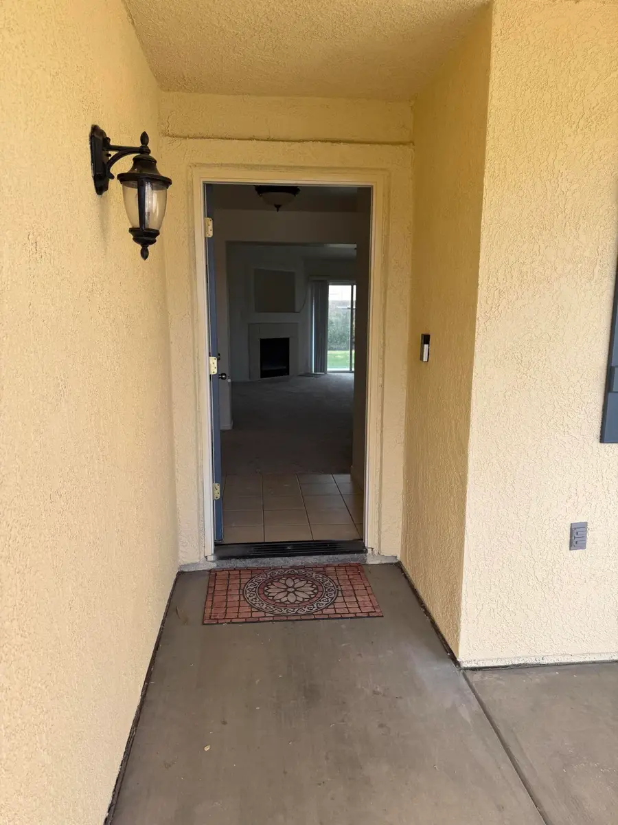 2020 W Bristol Lane, Hanford, CA 93230 - #2