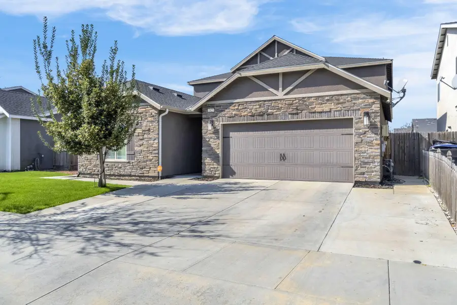 2425 N Divisadero Street, Visalia, CA 93291 - #2