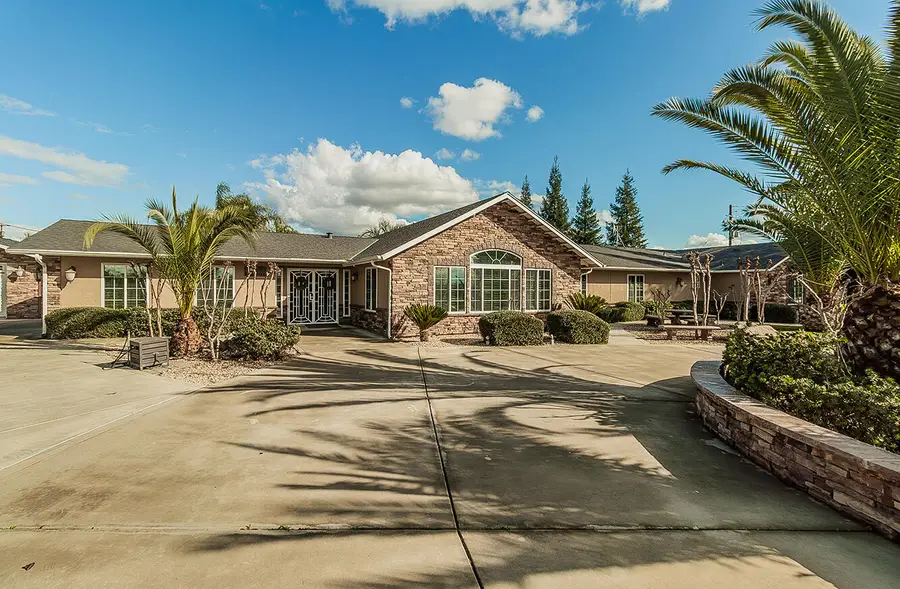 7010 S Frankwood Avenue, Reedley, CA 93654 - #2