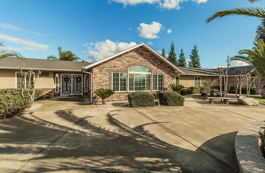 7010 S Frankwood Avenue, Reedley, CA 93654 - #3