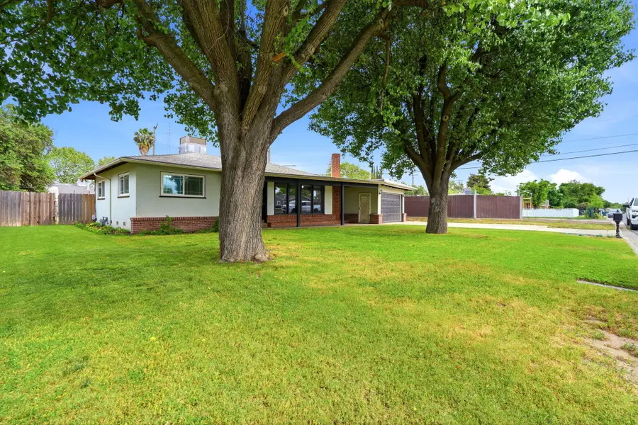 630 Auburn Street, Tulare, CA 93274 - #3