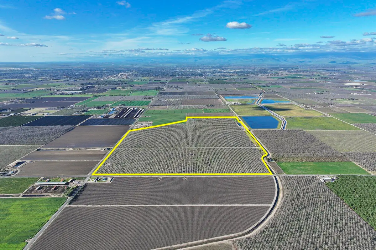 3012 N Oakmore Road, Tulare, CA 93274 - #1