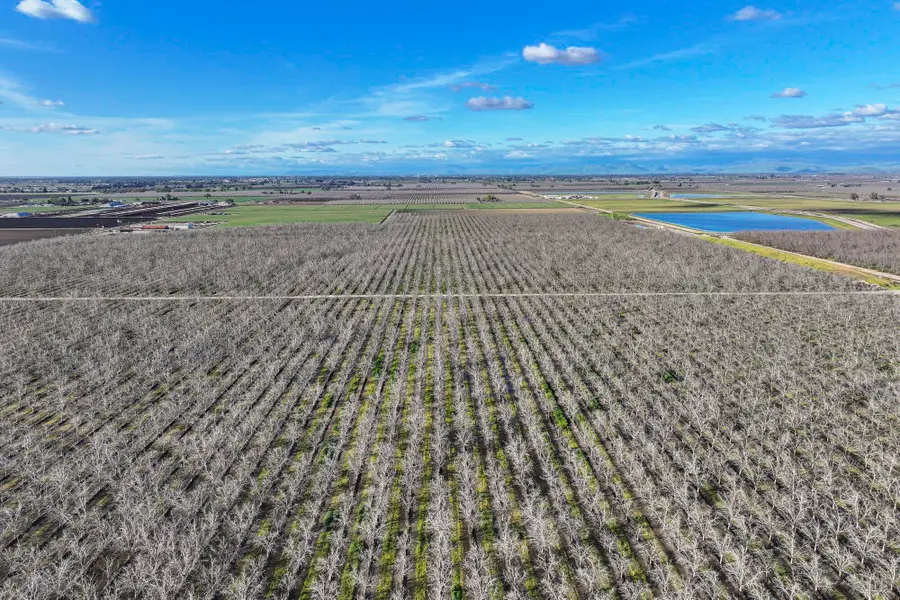 3012 N Oakmore Road, Tulare, CA 93274 - #2