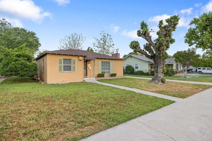 820 S Oak Park, Visalia, CA 93277 - #2