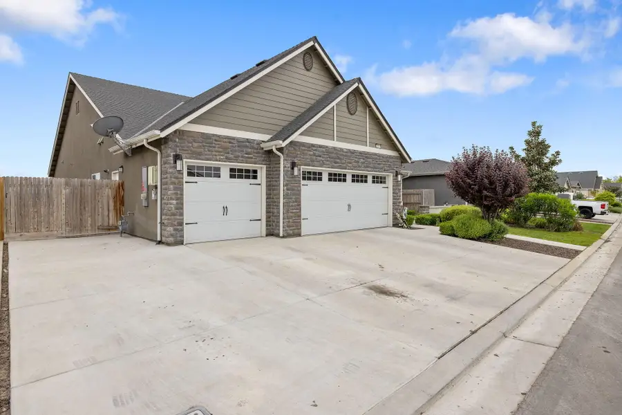 1833 Softwind Drive, Tulare, CA 93274 - #3