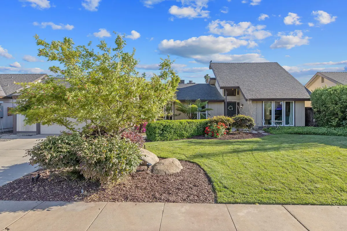 4211 W Nicholas Avenue, Visalia, CA 93291 - #1