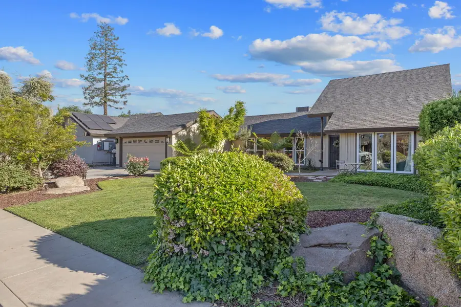 4211 W Nicholas Avenue, Visalia, CA 93291 - #2