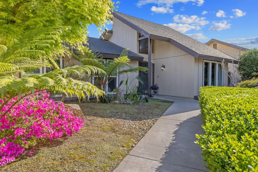 4211 W Nicholas Avenue, Visalia, CA 93291 - #3